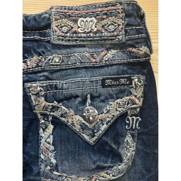 Miss Me JE8667C Signature Cropped Size 26 Embroidered Distressed Stud Jeans - Picture 9 of 10